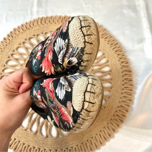 Valentino Garavani Butterfly-Embroidered Fabric Espadrilles in Black/Multi EU 36 - Picture 14 of 14